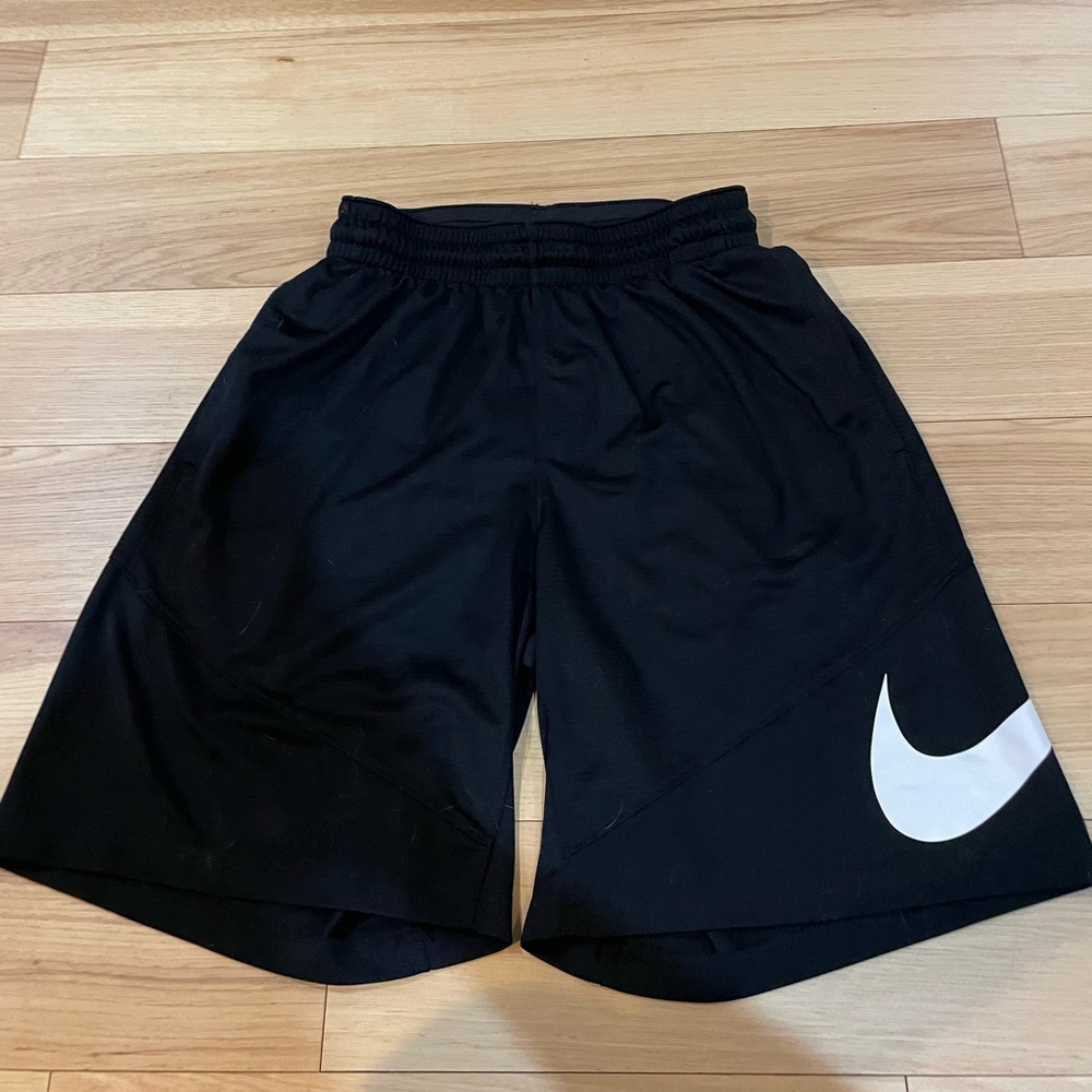 Nike Boy’s Basketball Shorts (M)